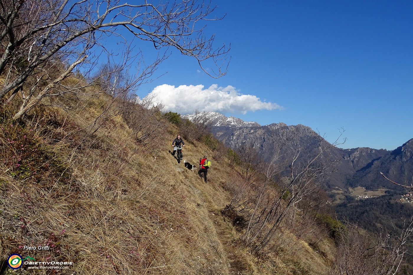 49 Incrociamo un coraggioso MTB.JPG